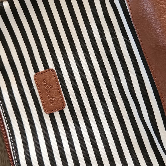 Opage Brown and Black Striped Crossbody Adjustable Bag With Zipper - Picture 2 of 5